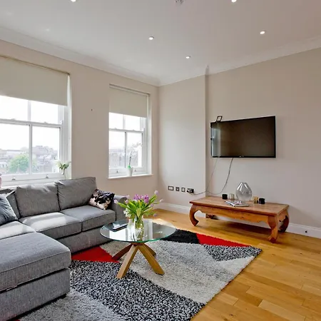 Family Apartment Kensington 2 Bed 07